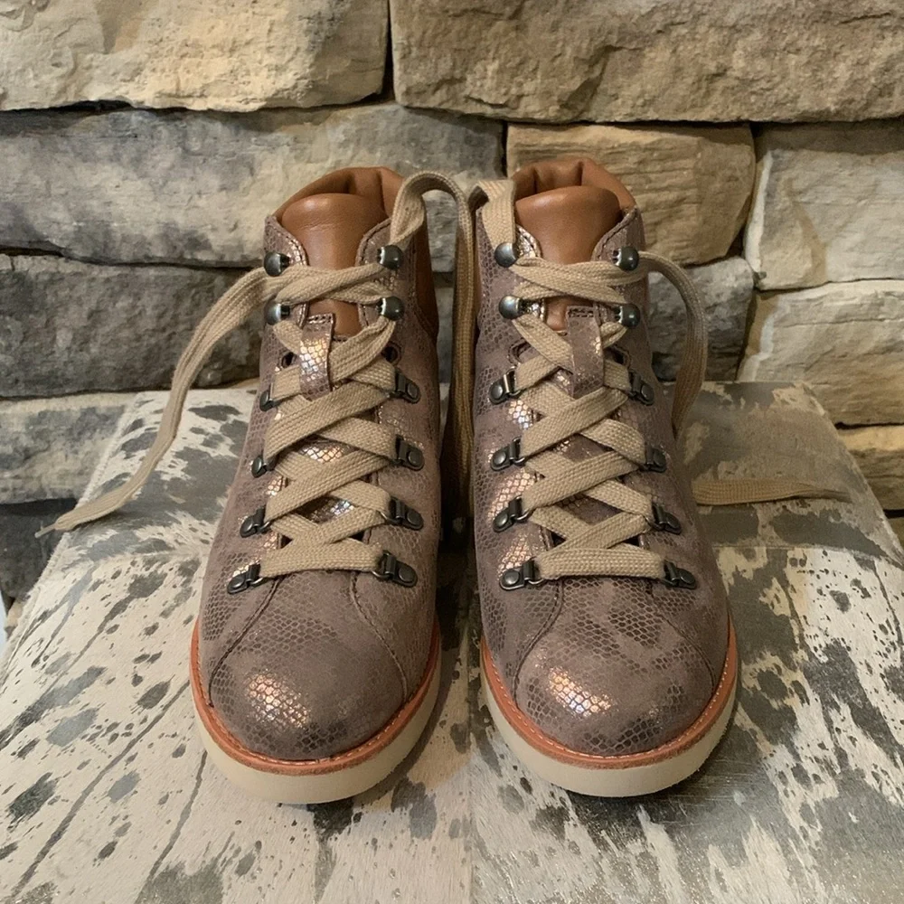 BIONICA Natick Taupe Snakeskin Metallic Hiking Boots 7.5 - Picture 9 of 10